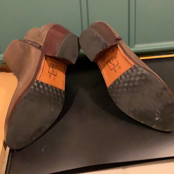 Cow hide brown leather ankle boot. 1 inch heel, super comfy. - Picture 5 of 9